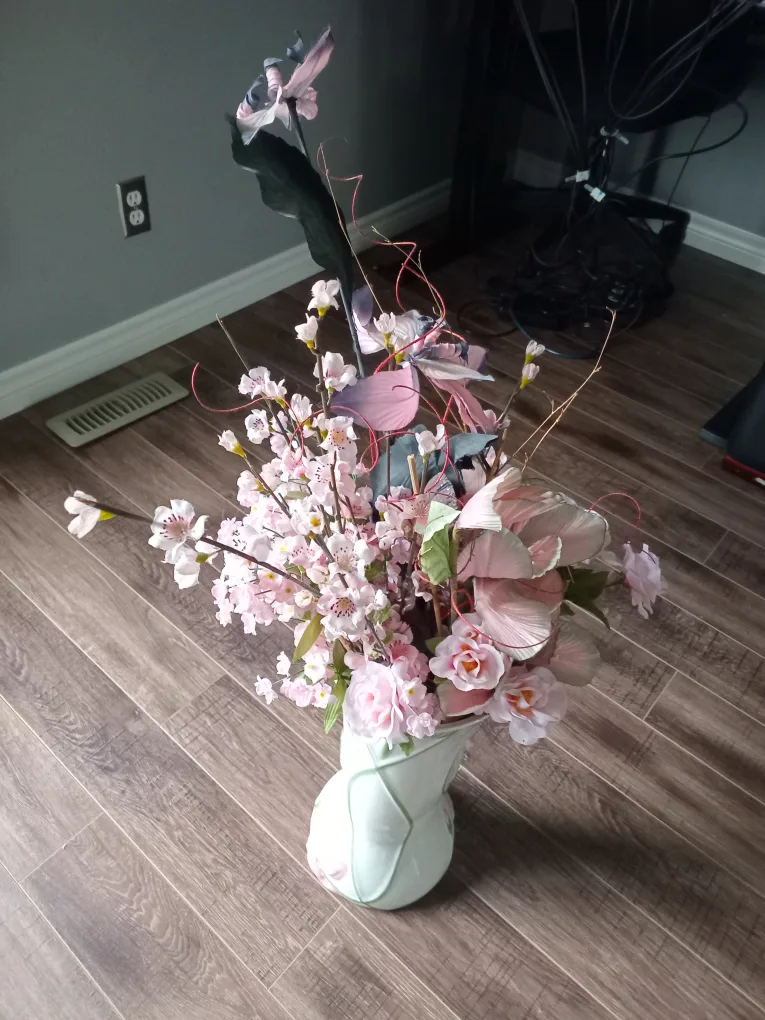 Elegant Artificial Flower Arrangement in Unique Vase image indicator(2)