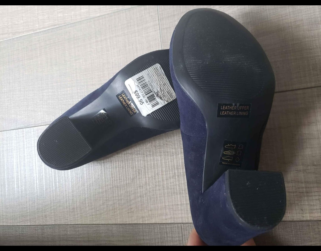 Le Chateau Navy Blue Suede Heels - photo 2