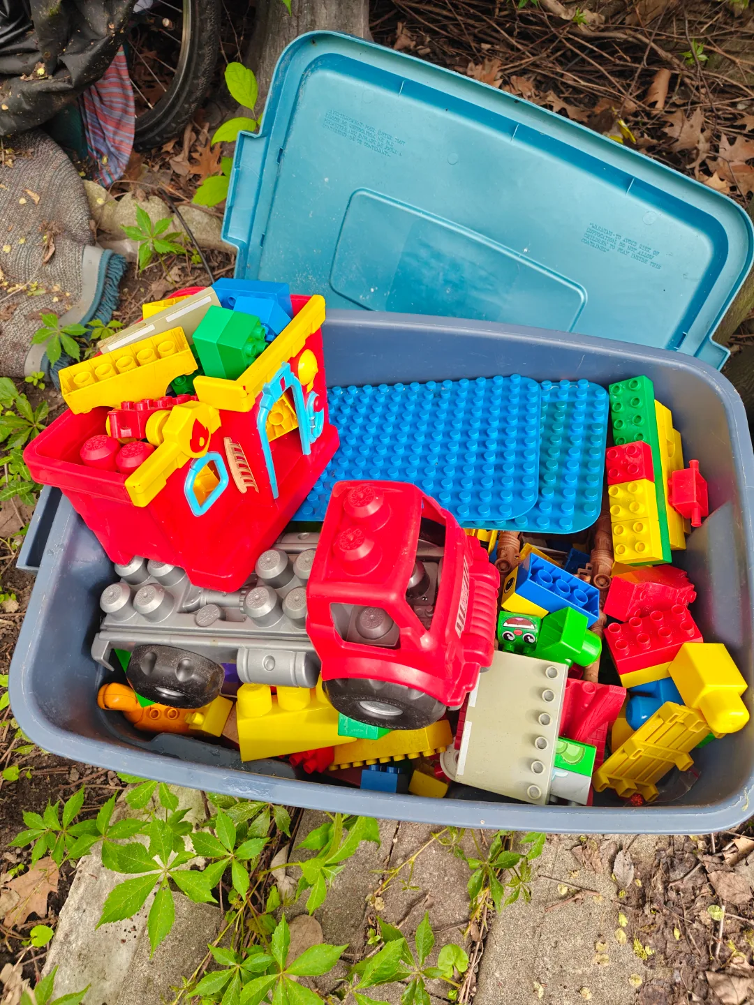 Large Lot of Kids' Building Blocks and Vehicles thumbnail