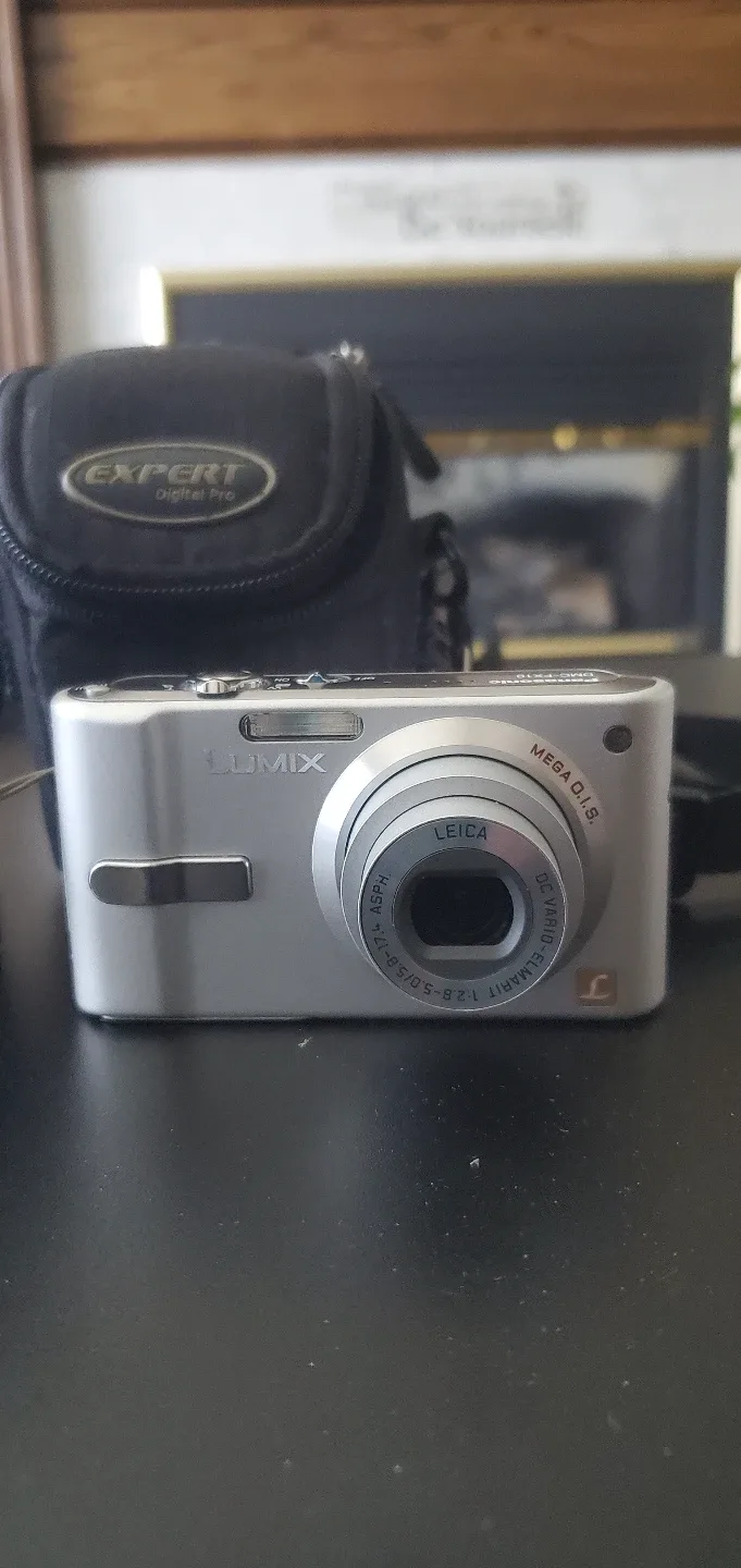 Panasonic Lumix Digital Camera with Charger and Case image indicator(3)