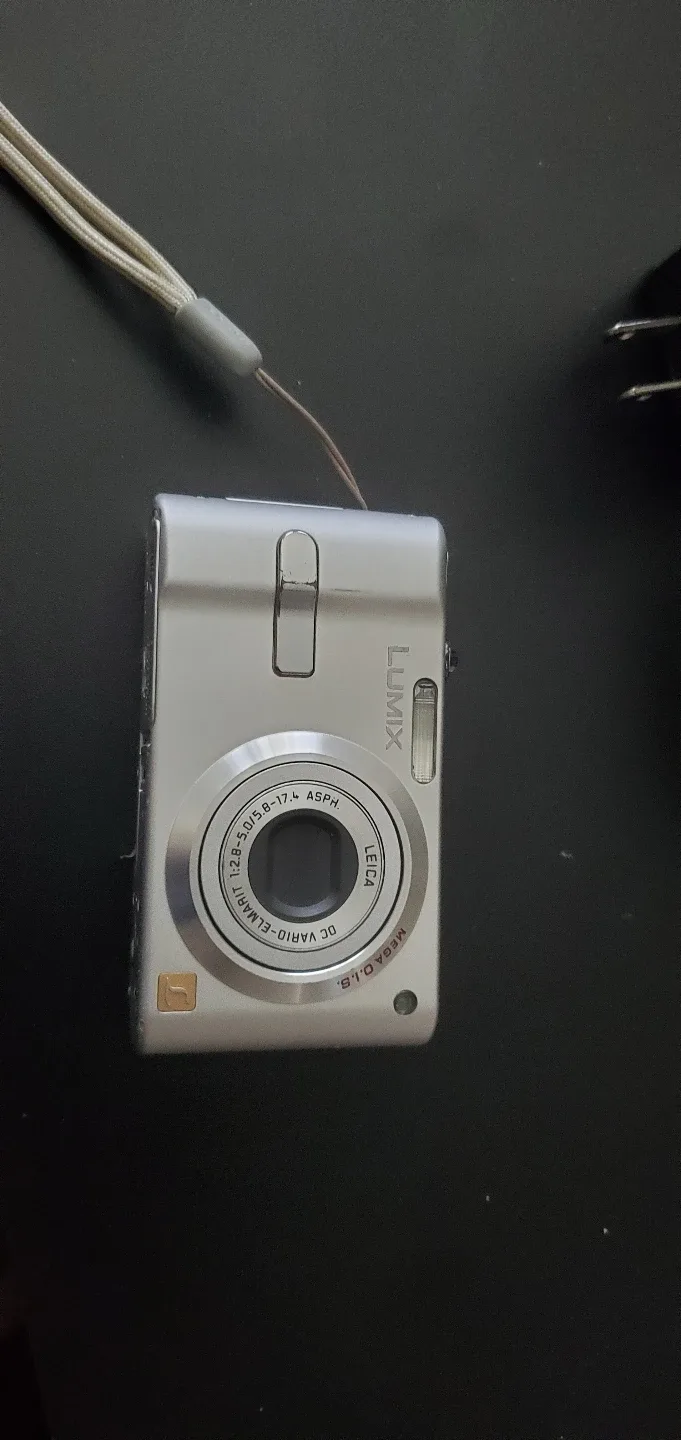 Panasonic Lumix Digital Camera with Charger and Case image indicator(5)