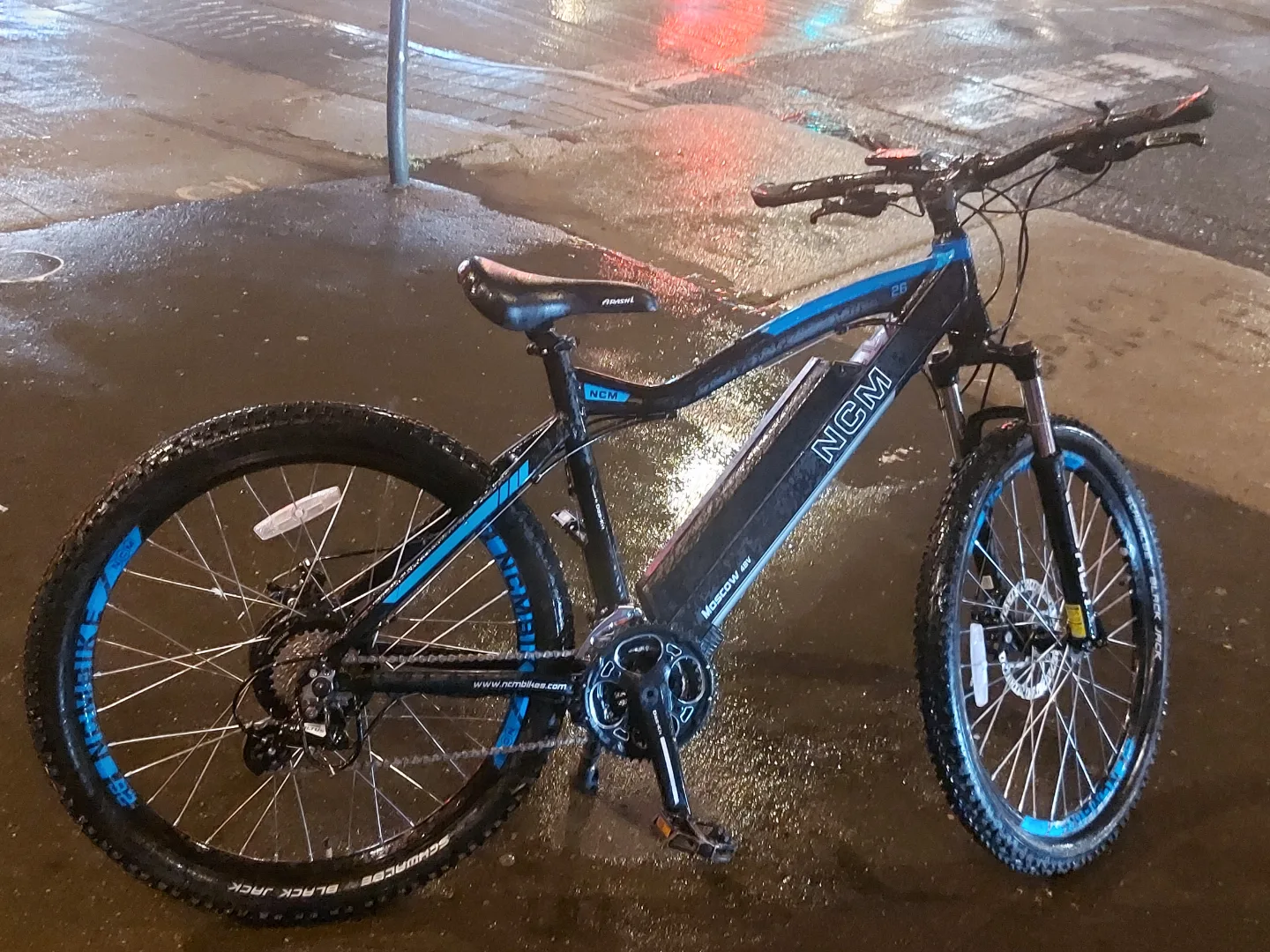 NCM Moscow e-bike Like New 1450 KM! thumbnail