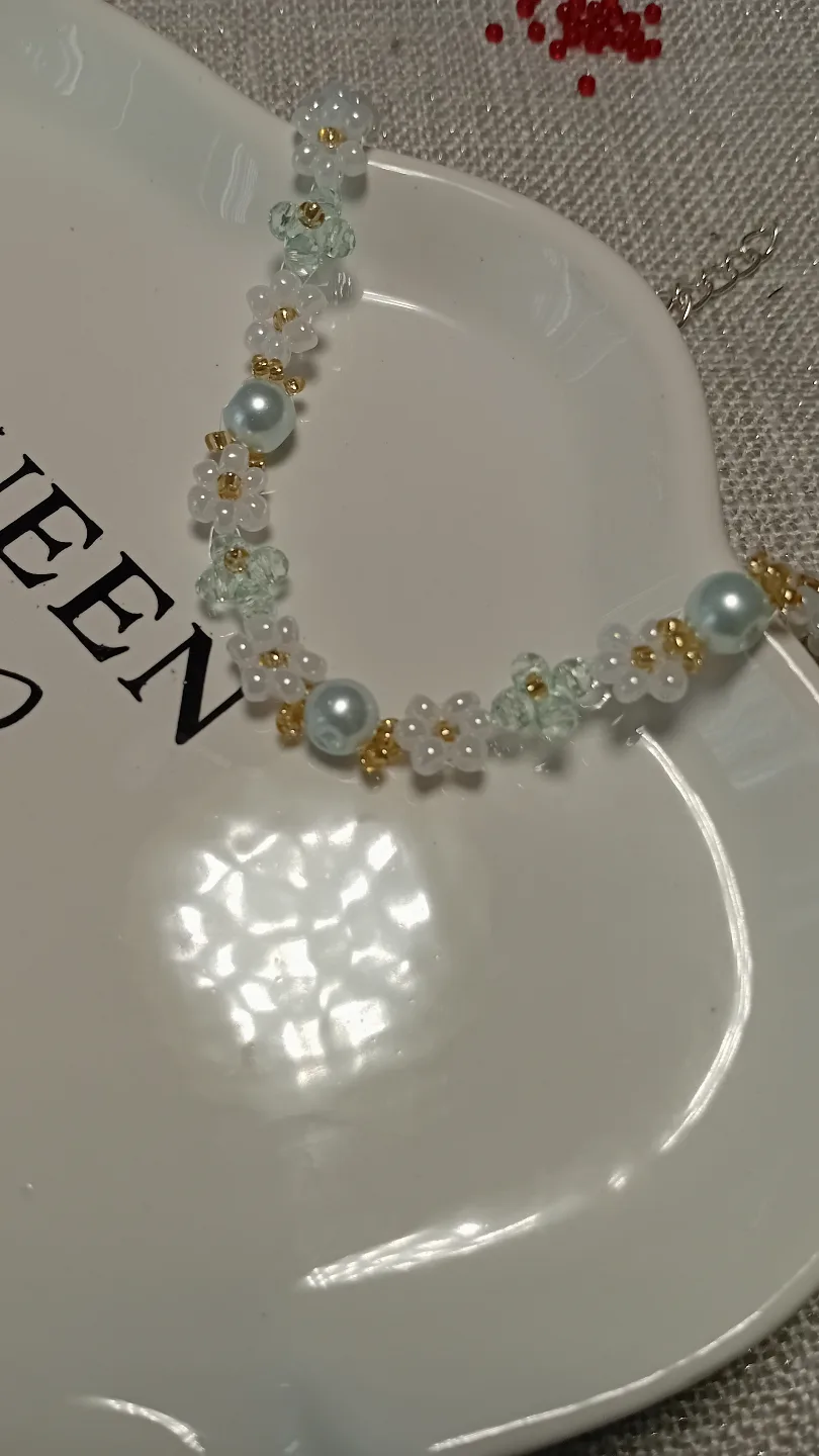 Beaded Bracelet - Mint Green and White Flowers image indicator(6)