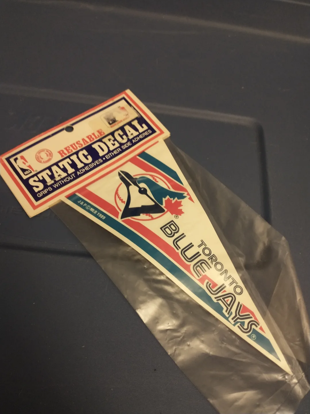 NIB! VINTAGE 1989 MLB BLUE JAYS STATIC PENNANT, thumbnail