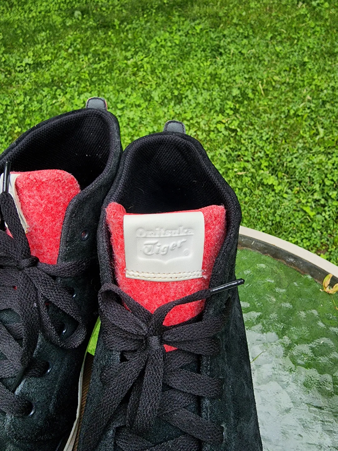 SALES SAMPLE Onitsuka Tiger Black Suede Sneakers Size 9 image indicator(4)