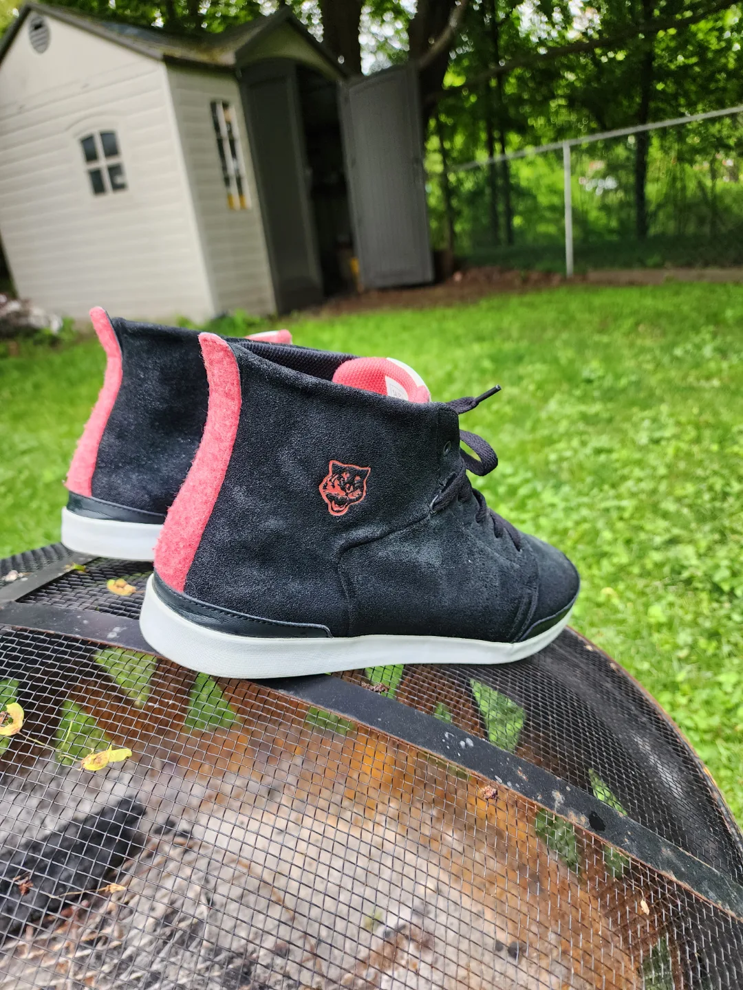 SALES SAMPLE Onitsuka Tiger Black Suede Sneakers Size 9 image indicator(5)