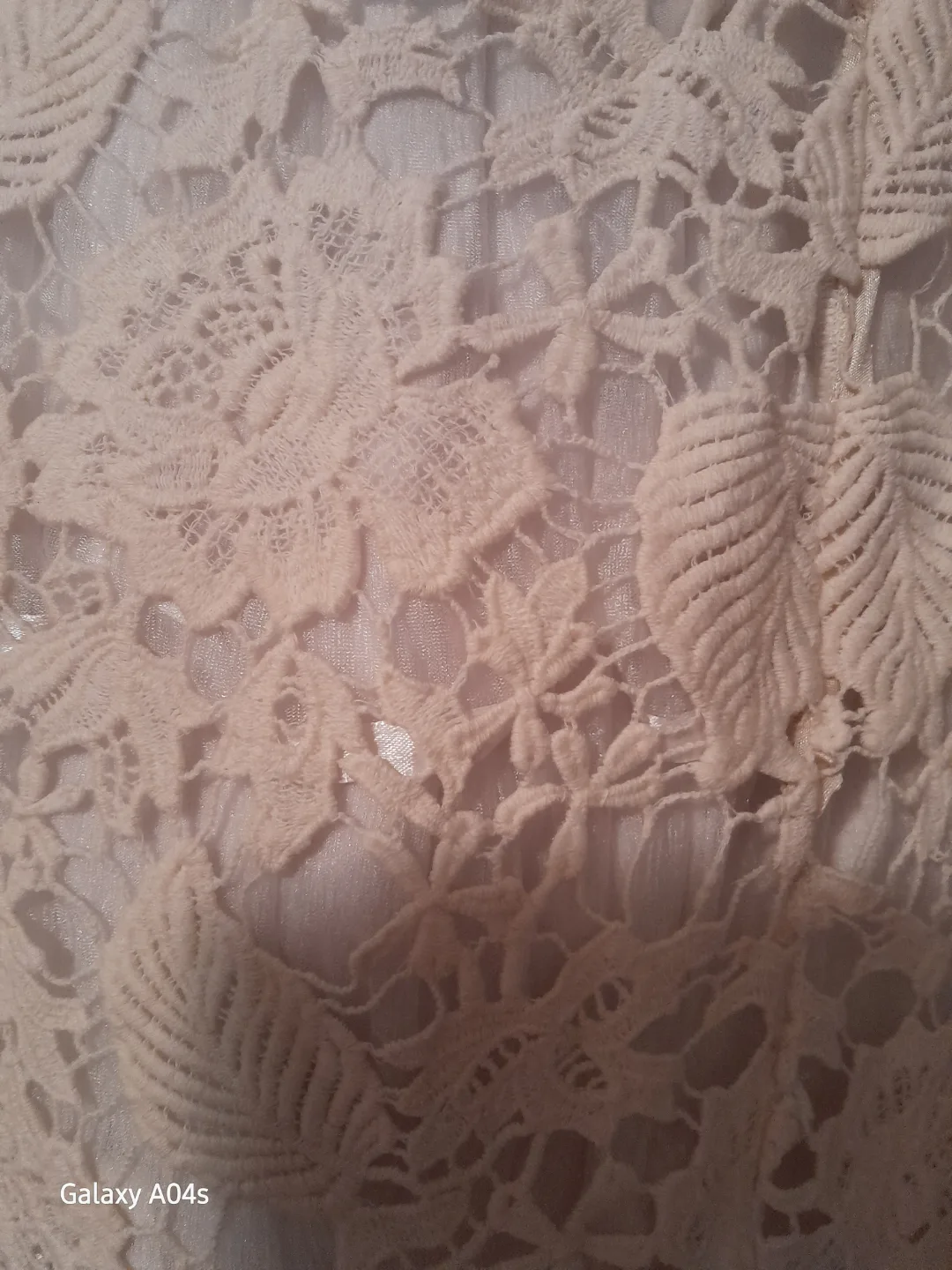 Cream-coloured Lace Top and Skirt Set image indicator(2)