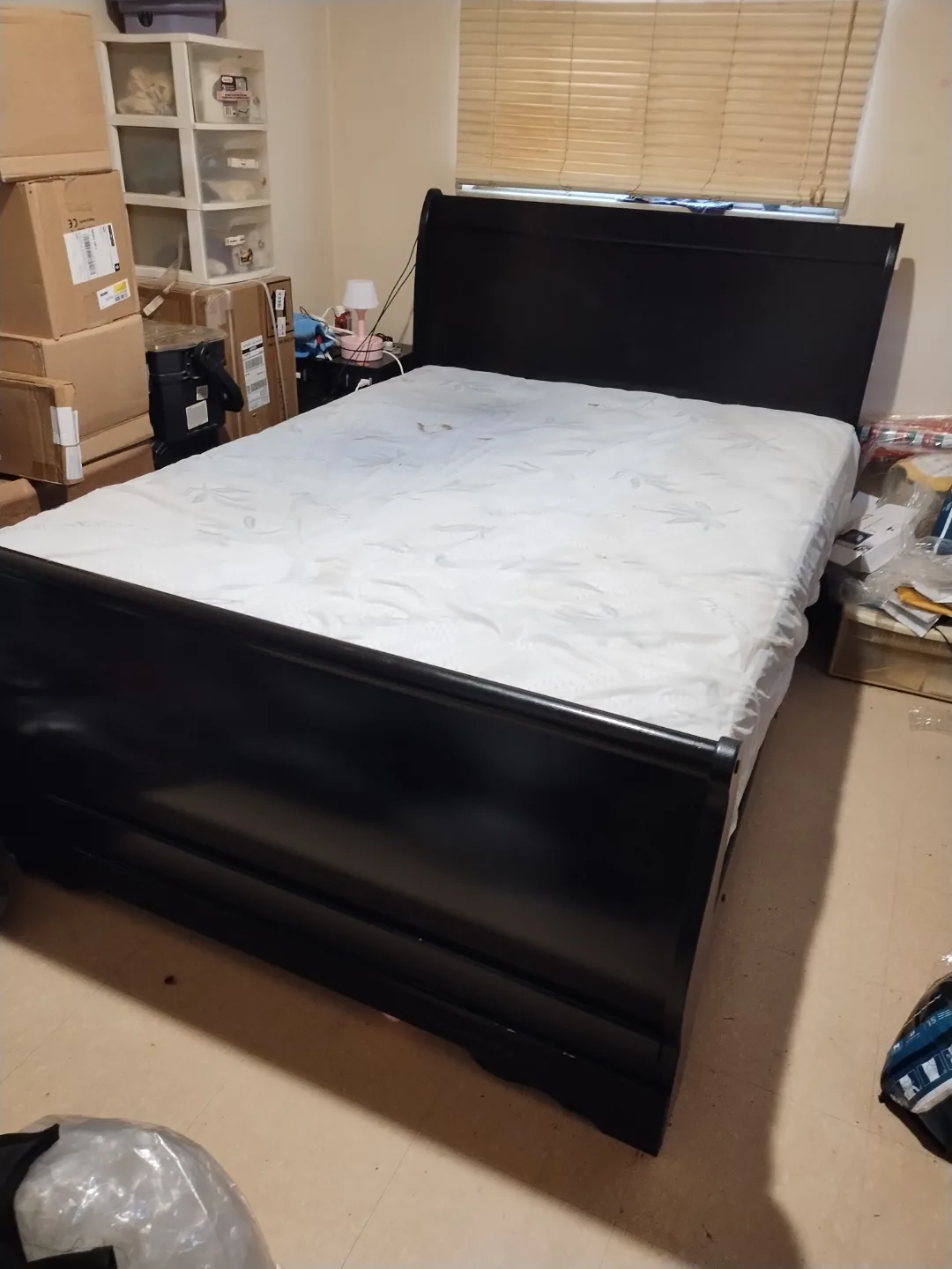 Huey Vineyard Sleigh Bed - Full image indicator(5)