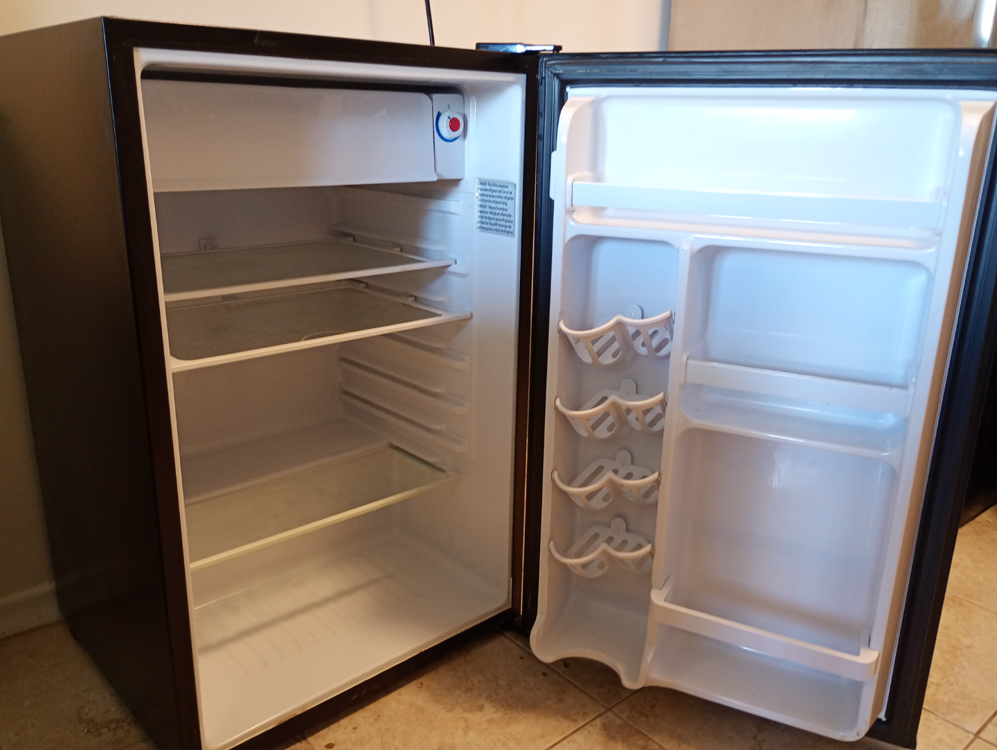 Danby 3.2 cu. ft. Compact Refrigerator - Black - photo 4