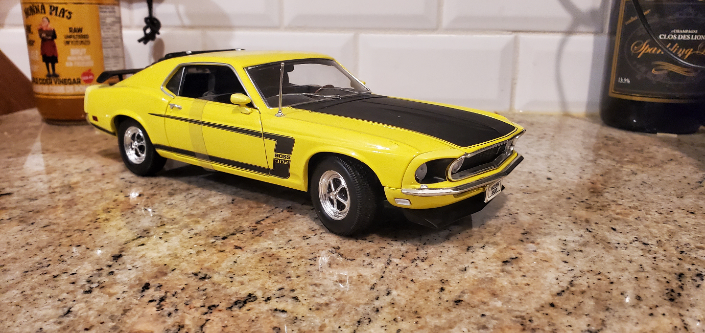 1:18 Scale 1969 Ford Mustang Boss 302 Diecast Model Car - photo 2