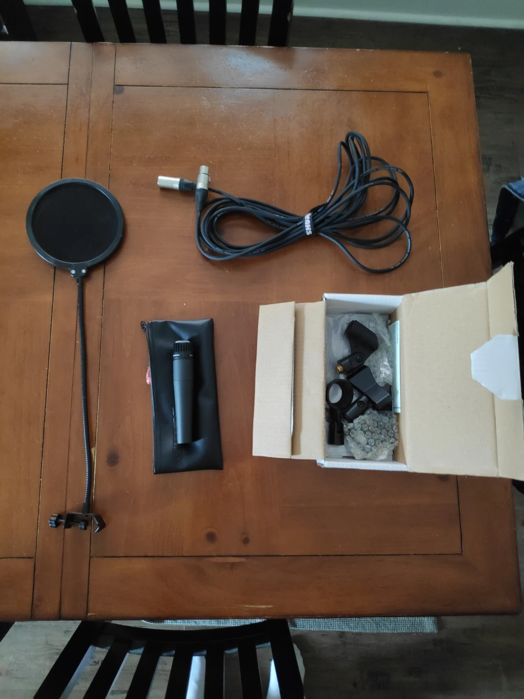 Shure SM57 Dynamic Mic with Clips + XLR + Pop Filter