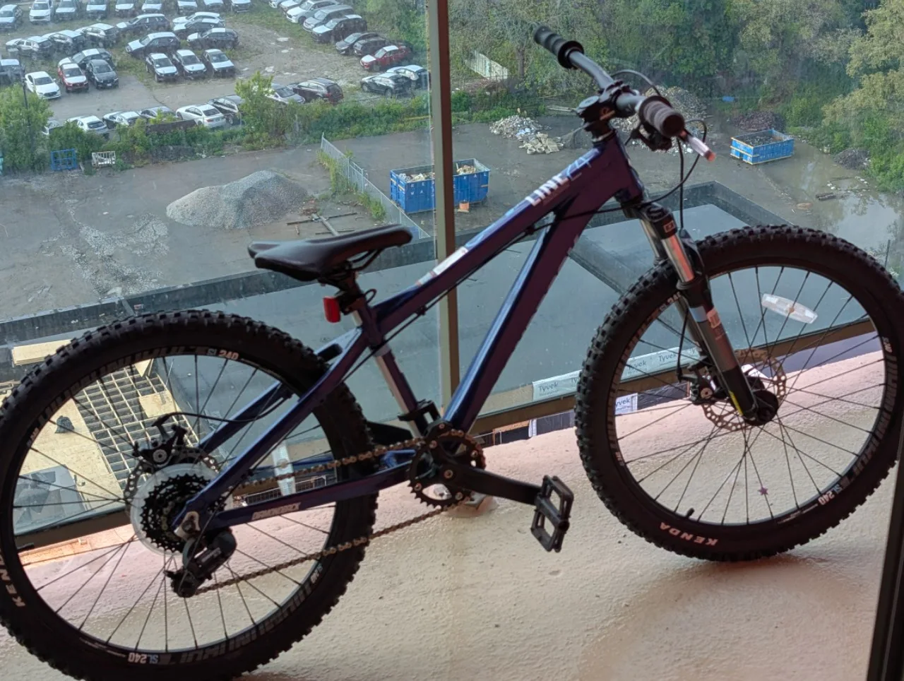 Diamondback line24 Youth Mountain Bike thumbnail