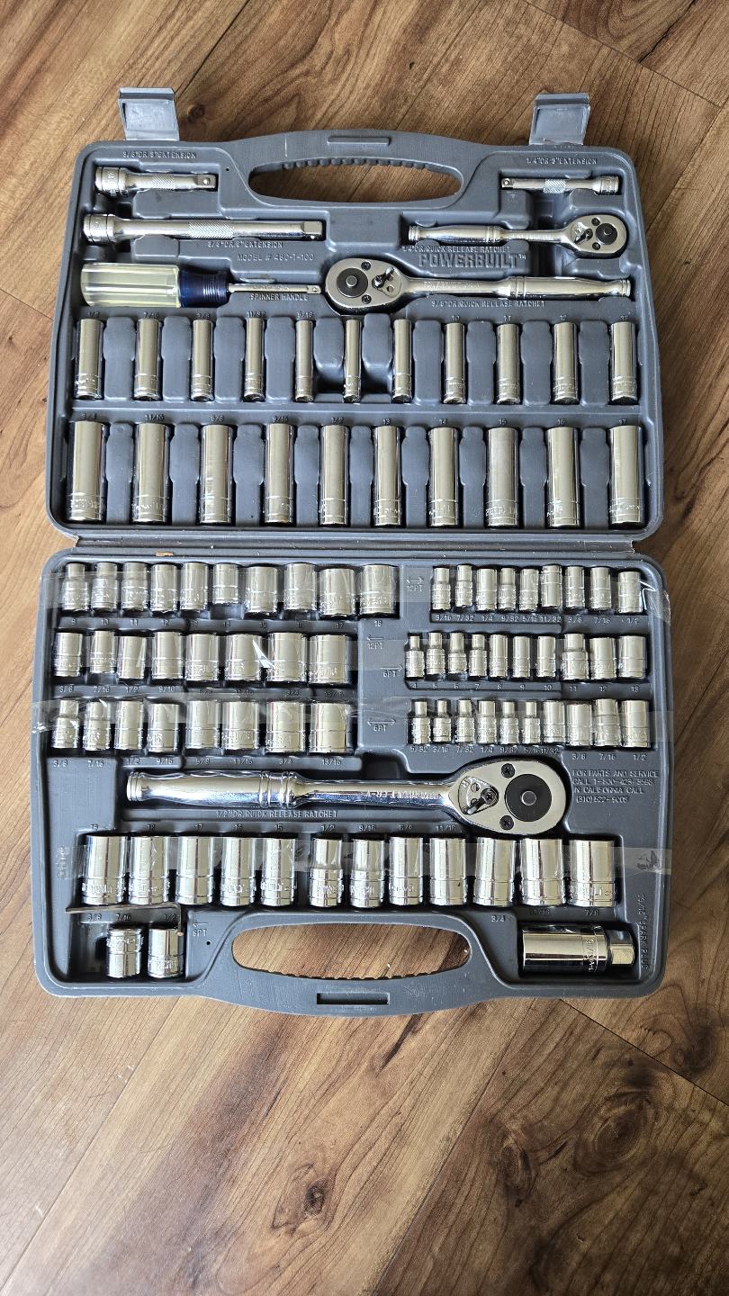 Powerbuilt 100-Piece Ratchet Socket Set