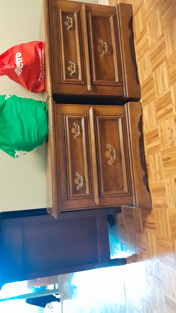 2 Wooden Nightstands