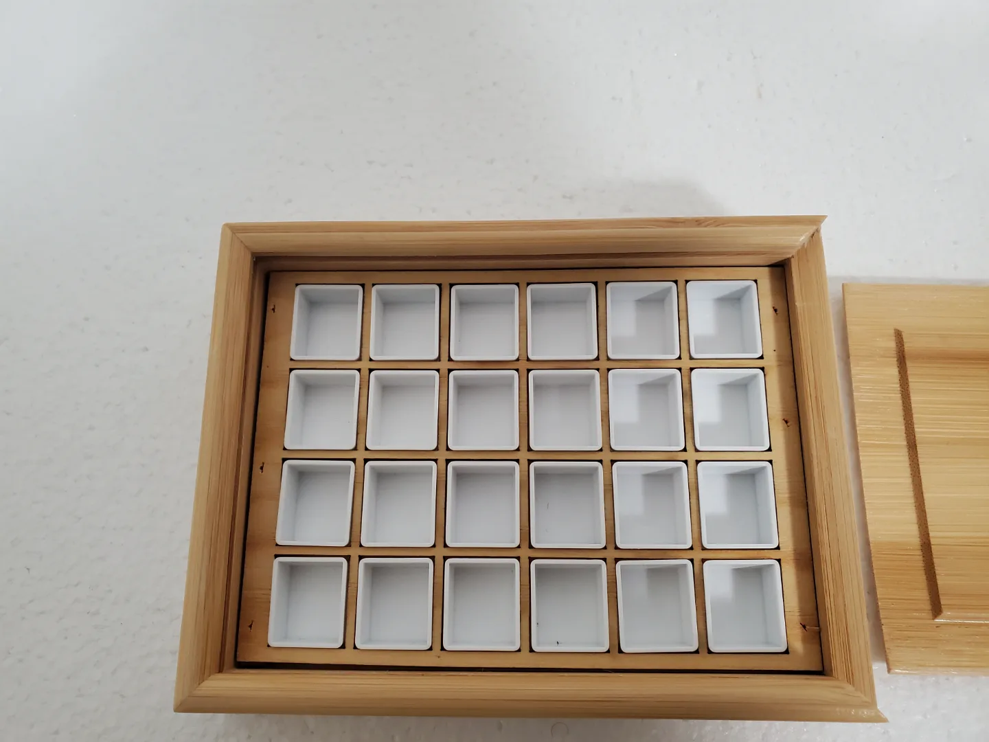 Empty Bamboo Paint Palette with 24 Wells image indicator(4)