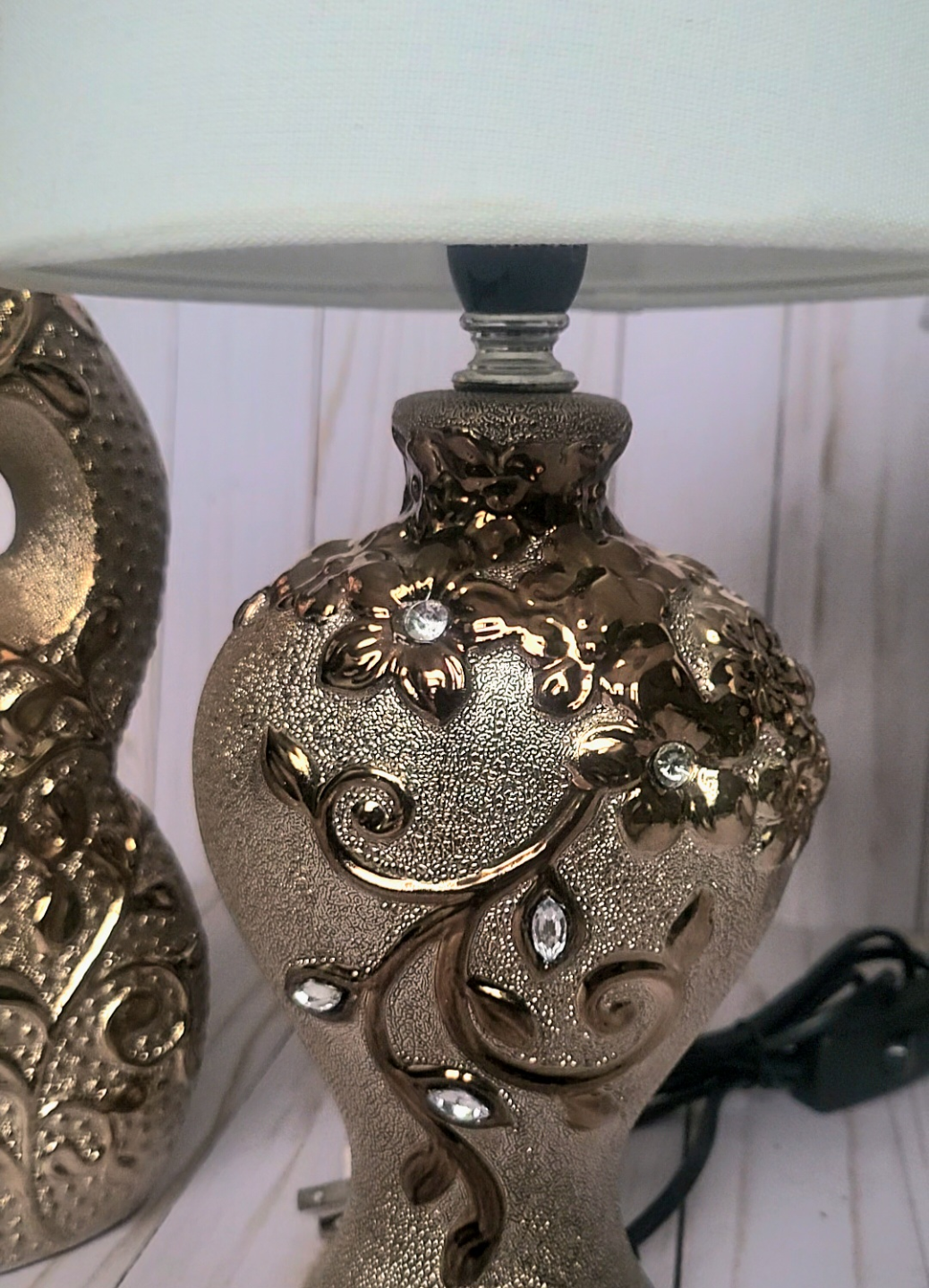 Elegant Matching Lamp and Vase Set - photo 3