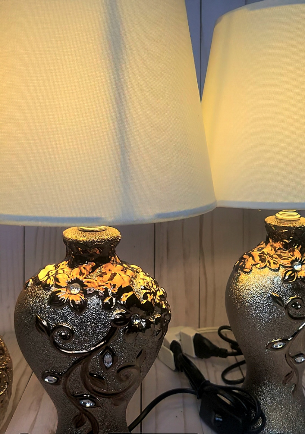 Elegant Matching Lamp and Vase Set - photo 4