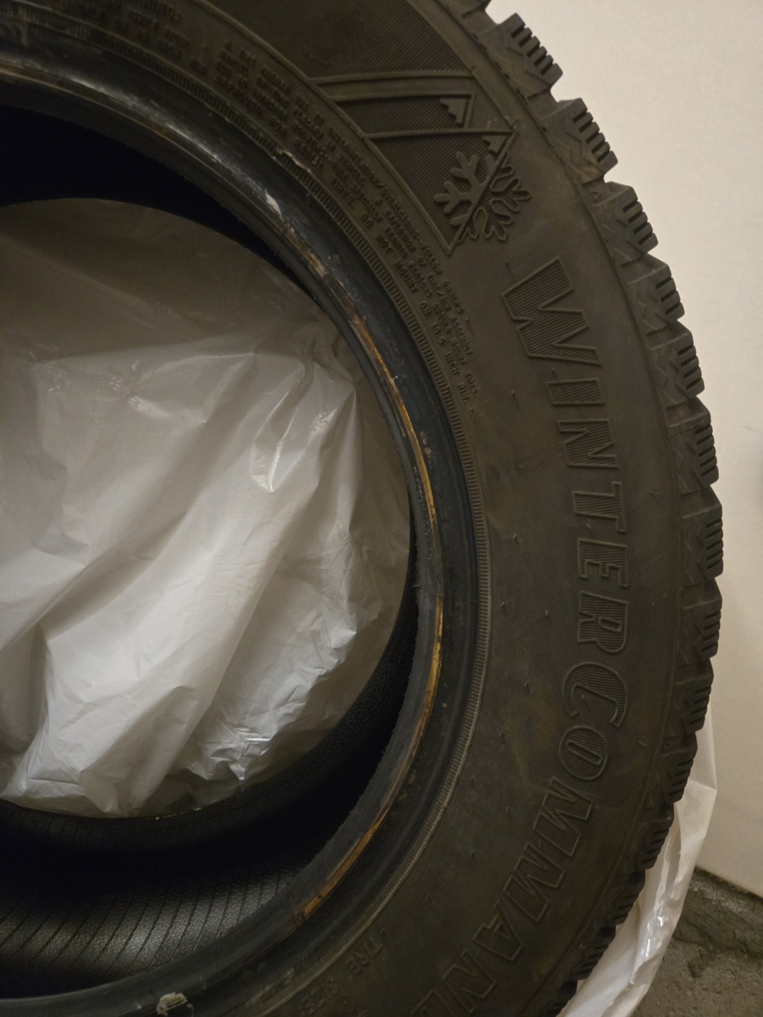 Goodyear UltraGrip Winter Tires - 215/60R16 95T - photo 2