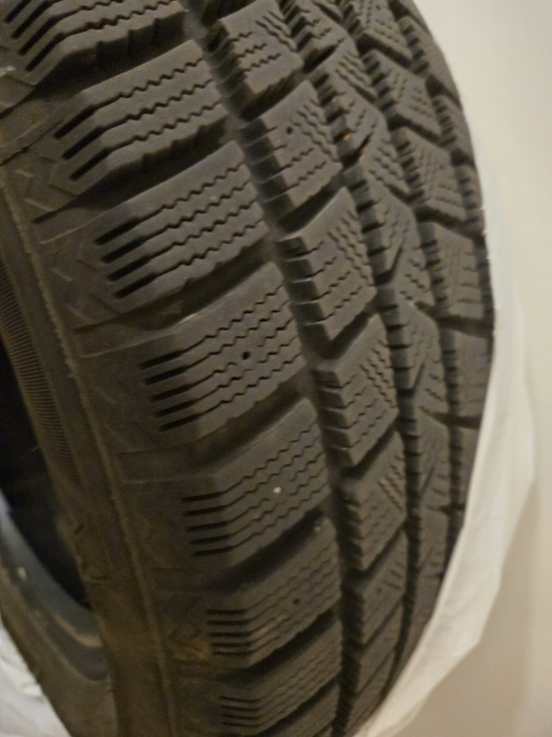 Goodyear UltraGrip Winter Tires - 215/60R16 95T - photo 3