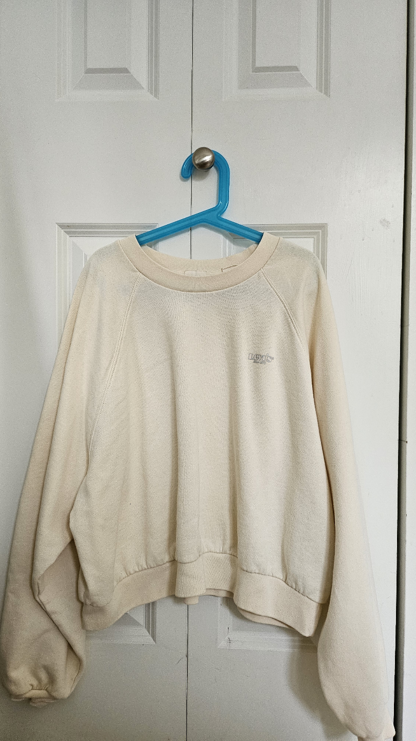 Levi's Cream Cropped Sweatshirt and Joggers Set