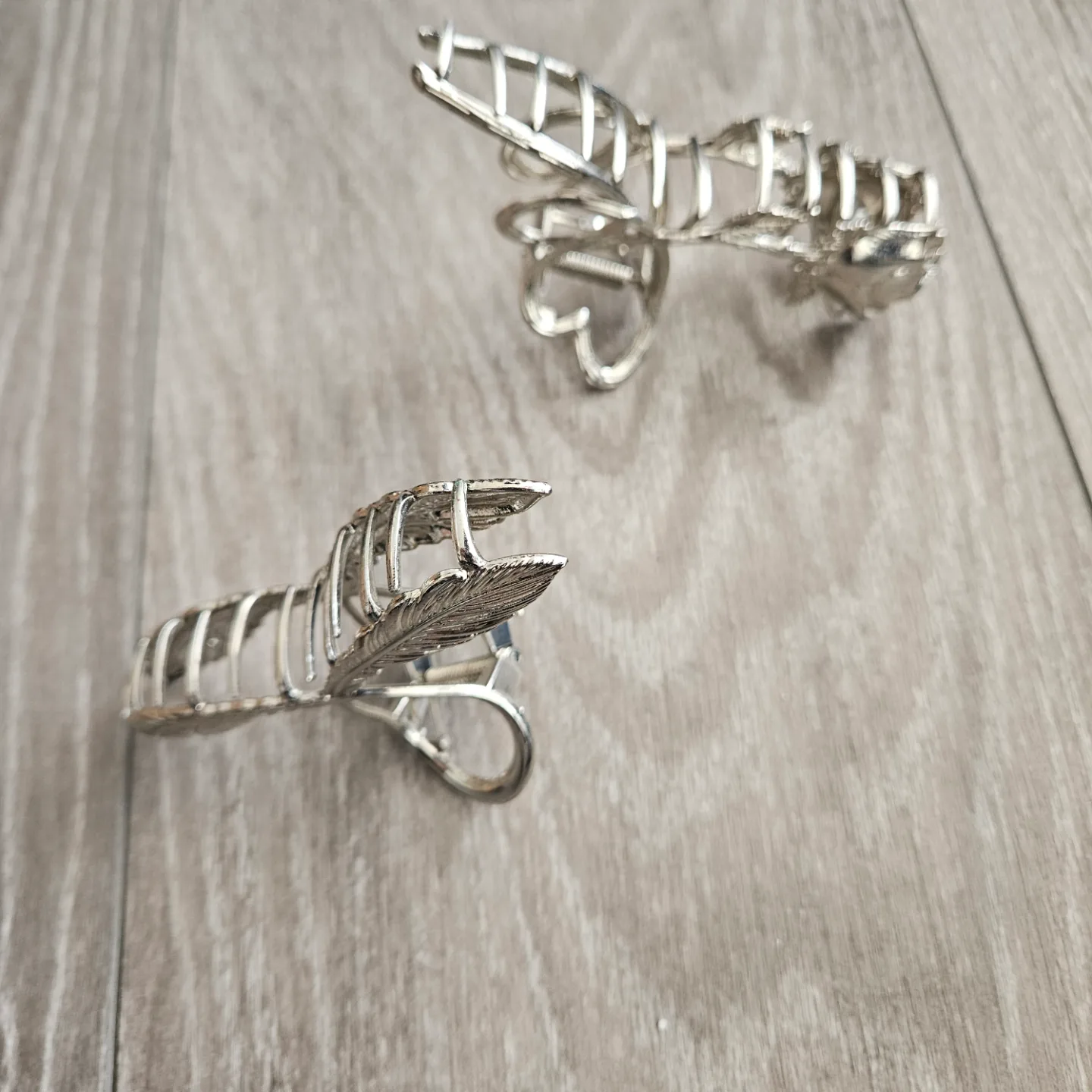Two Silver Metal Hair Clips image indicator(2)