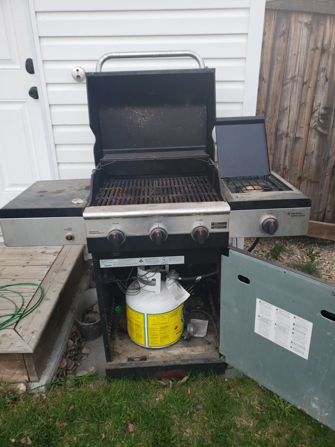 Cuisinart 3-Burner Propane Gas Grill - photo 2