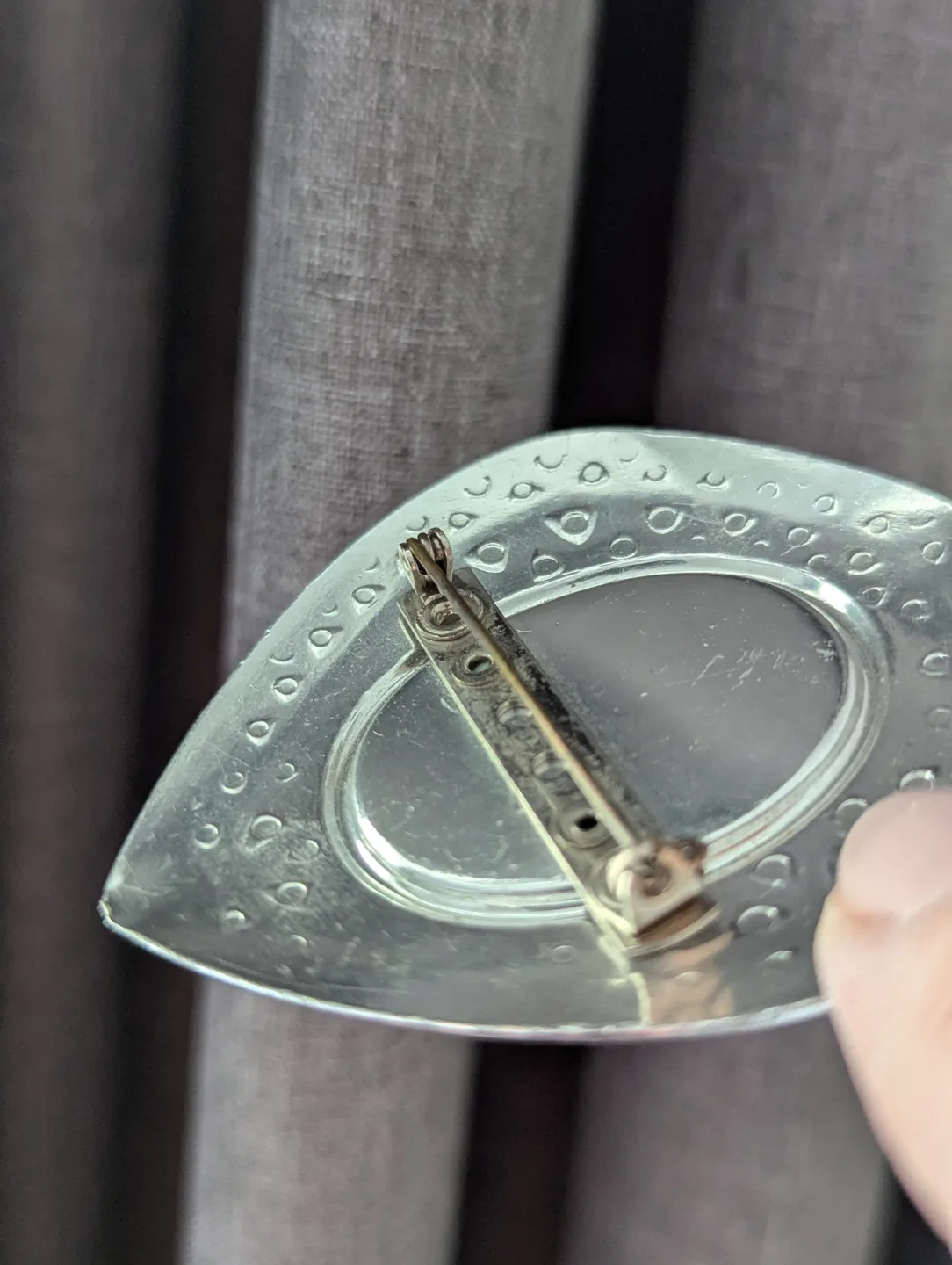 Vintage Green and Silver Tone Brooch image indicator(5)