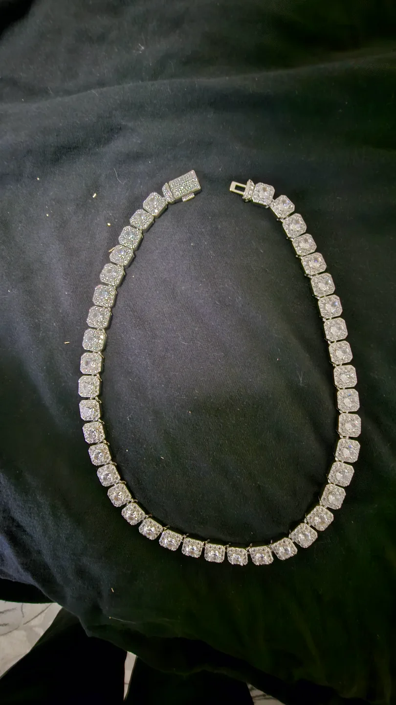 Men's Iced Out Cuban Link Chain Necklace image indicator(2)