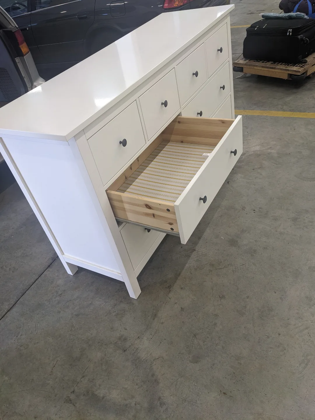 White IKEA MALM 8-Drawer Dresser image indicator(3)