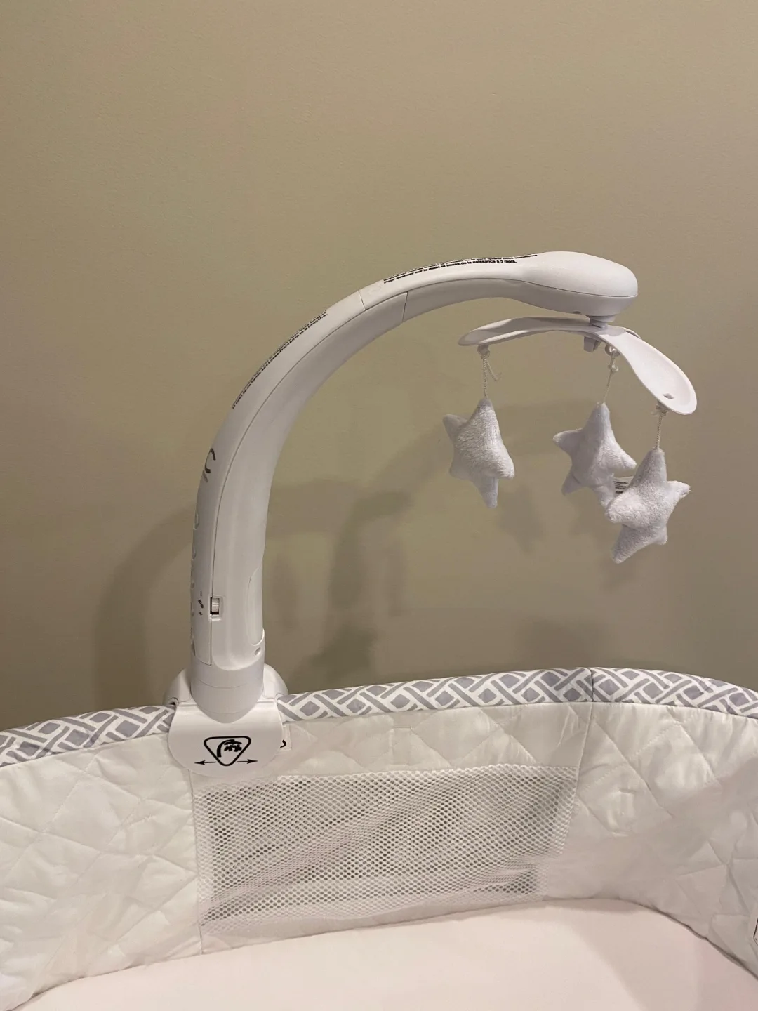 Delta Children Baby Bassinet with Mobile 🏒 image indicator(2)