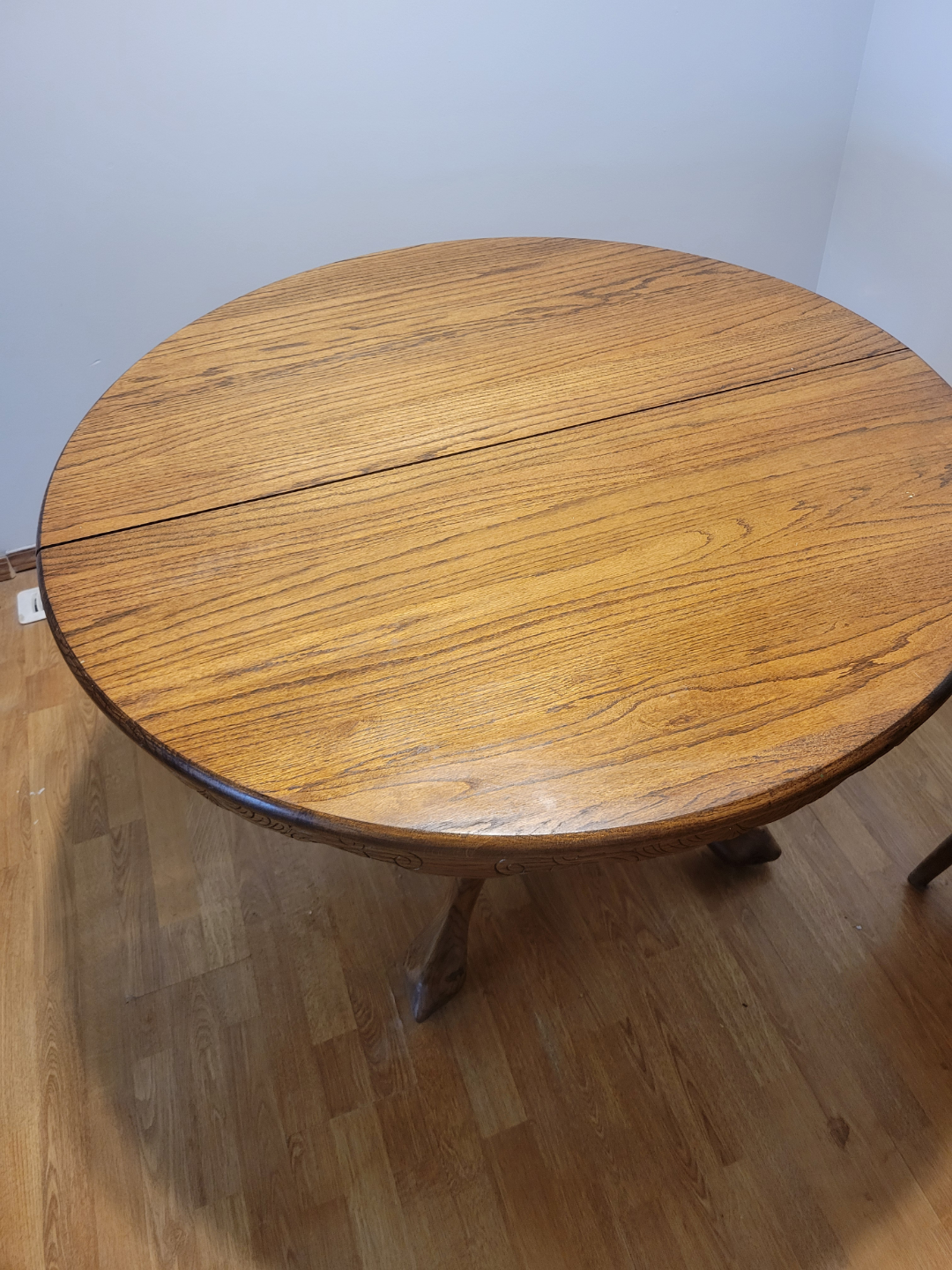Round Oak Dining Table and six Chairs