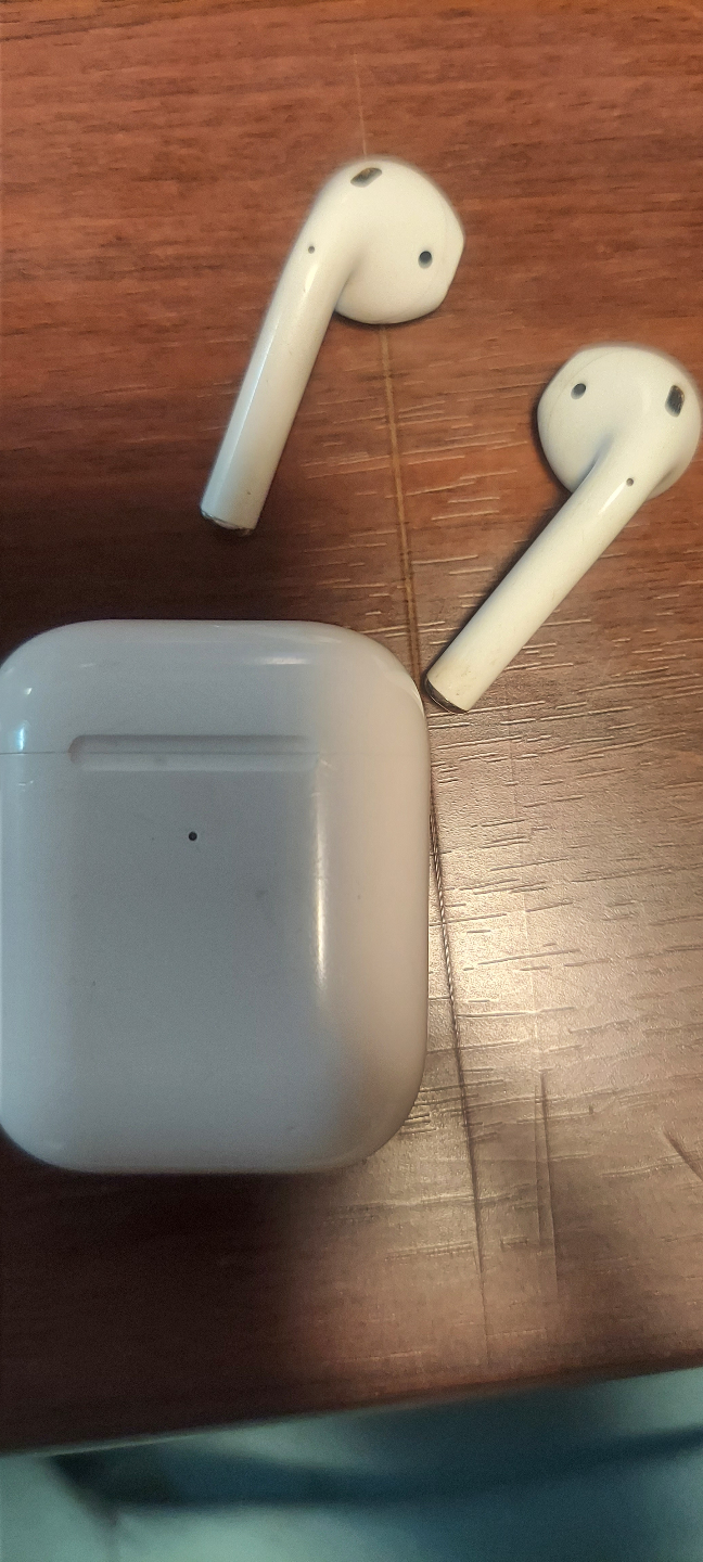 Apple AirPods with Charging Case