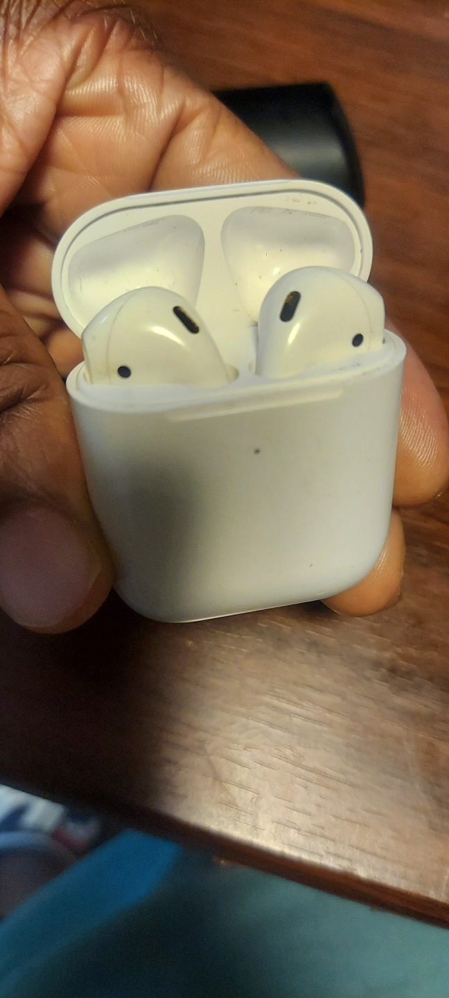 Apple AirPods with Charging Case - photo 2