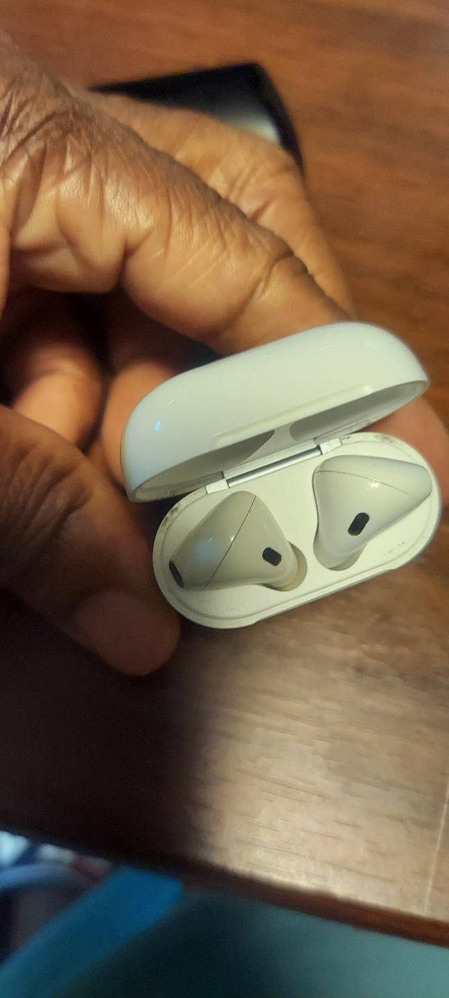 Apple AirPods with Charging Case - photo 3