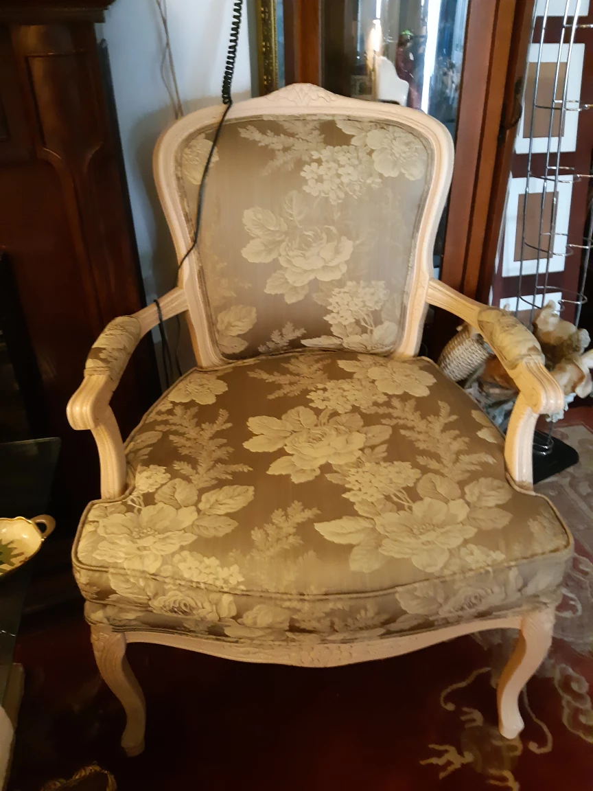 Pair of Elegant Armchairs - Floral Upholstery - photo 2