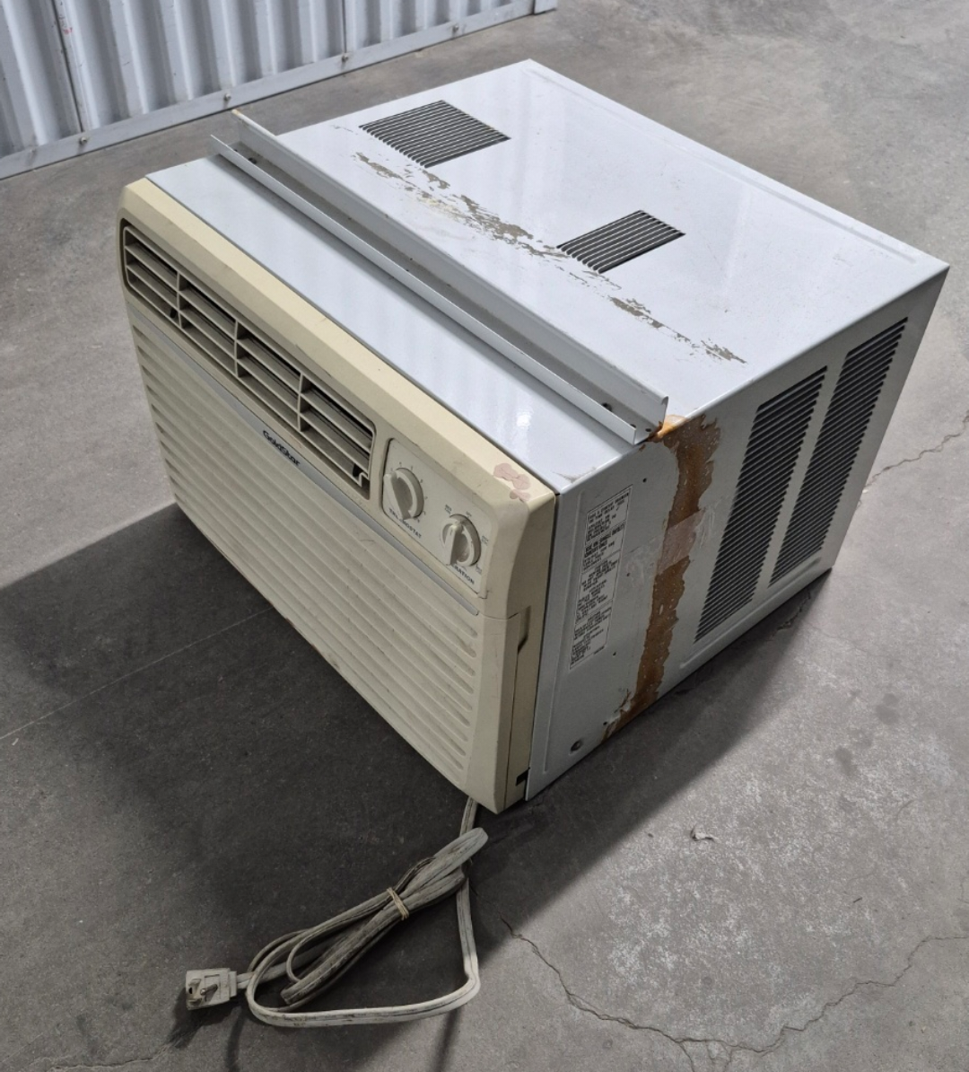 GoldStar Window Air Conditioner - photo 2