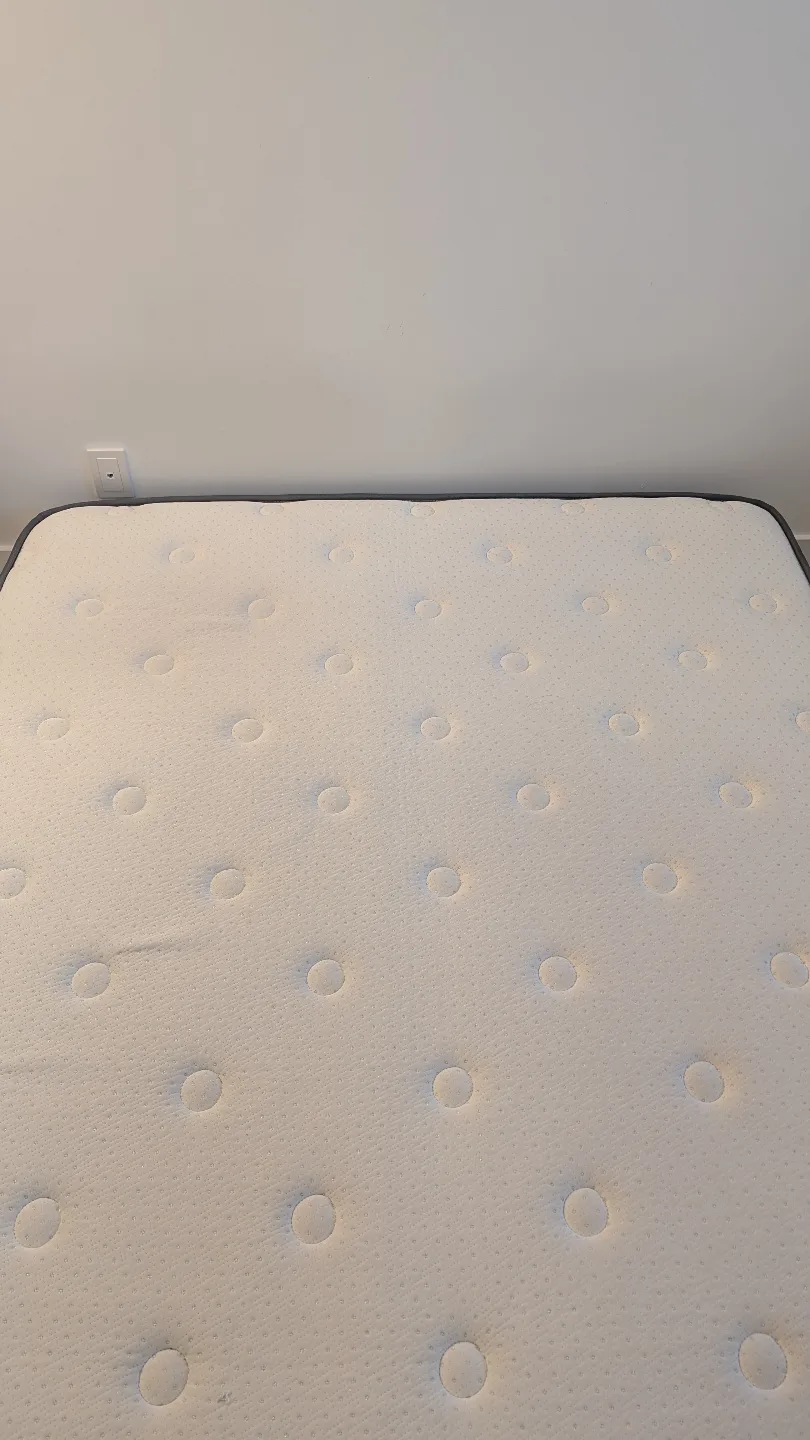Moving out - Queen Hybrid Mattress thumbnail