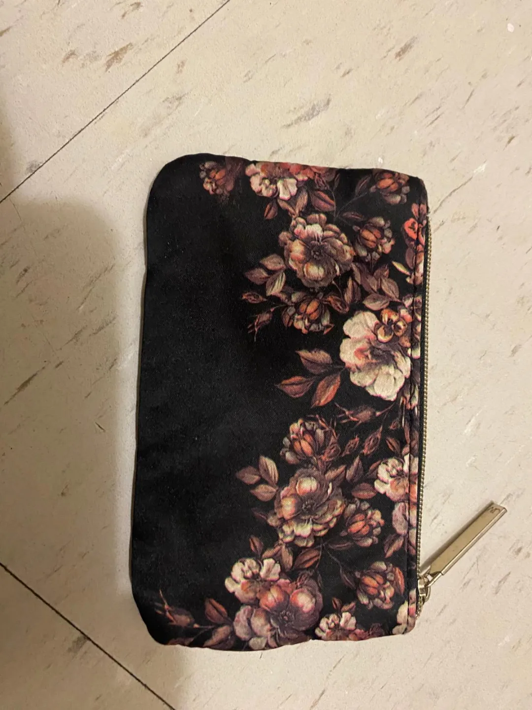 Bundle of 4 cosmetic bags image indicator(6)