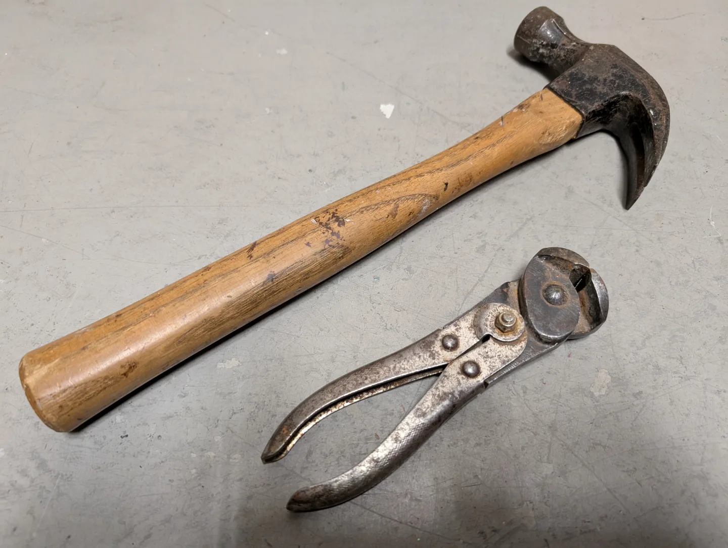 Vintage Hammer and Pliers thumbnail