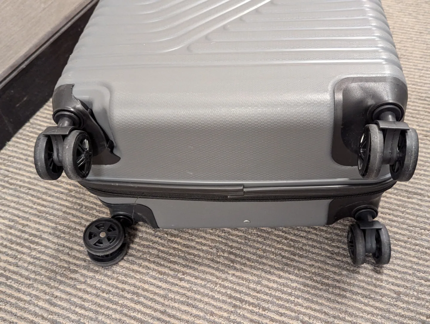 Grey Luggage Spinner Wheels Medium Size image indicator(5)