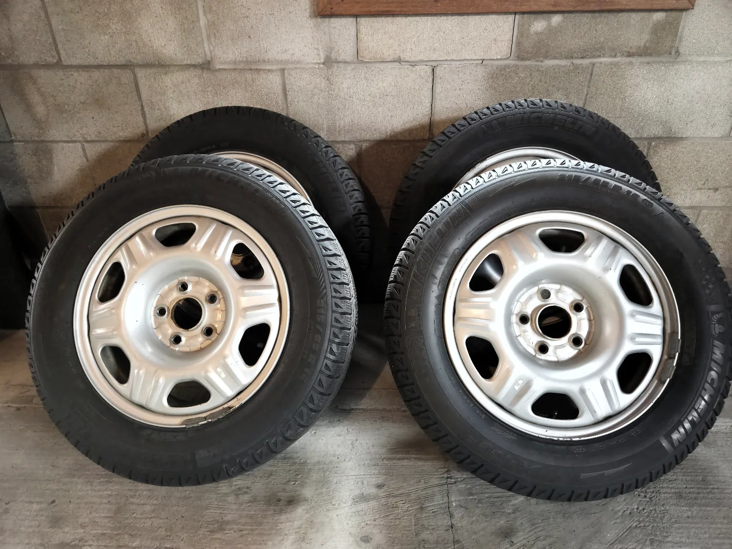 Used Honda Rims & Winter Tires (215/65/R16) off a 2005 CR-V thumbnail