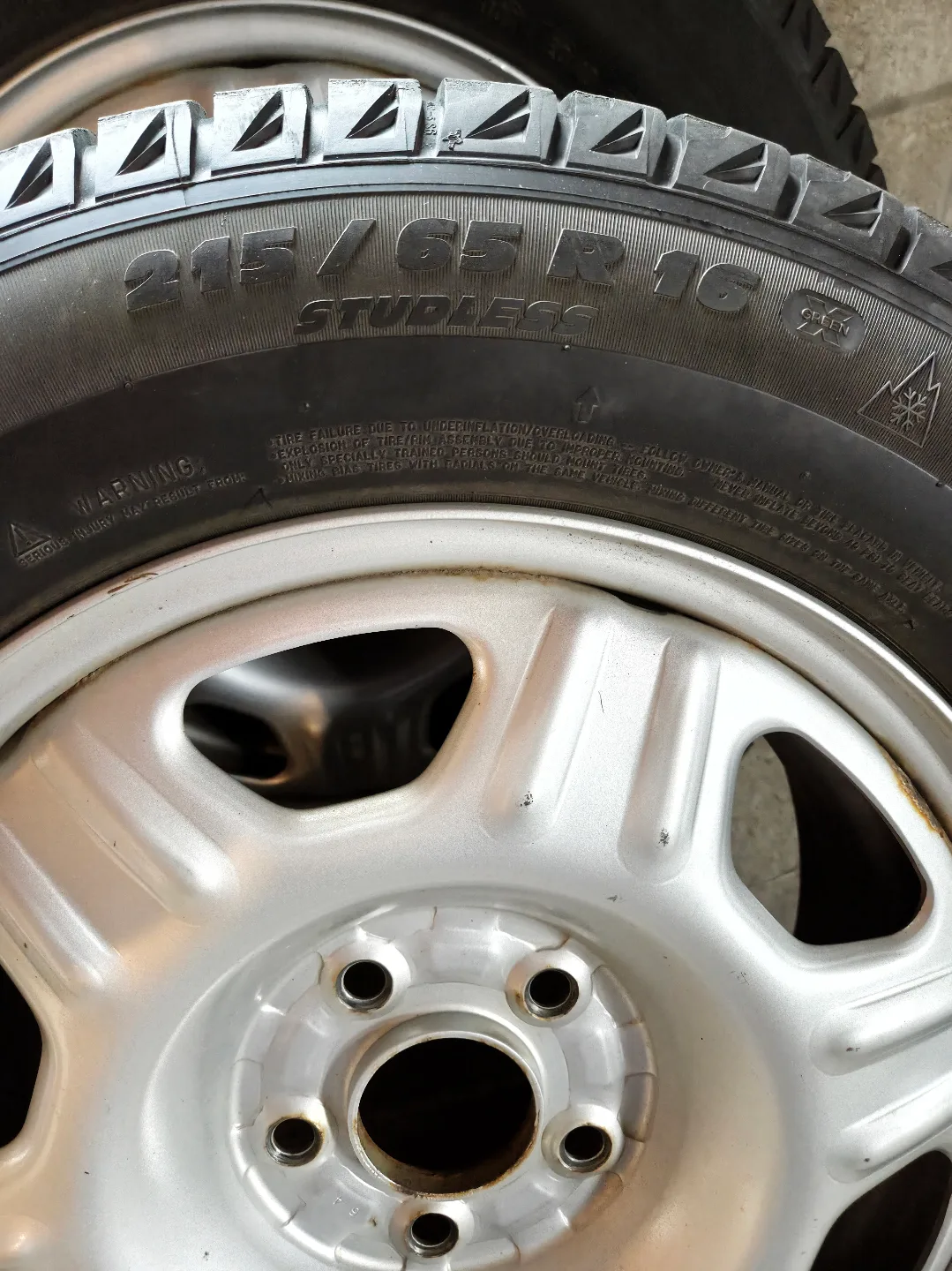 Used Honda Rims & Winter Tires (215/65/R16) off a 2005 CR-V image indicator(2)