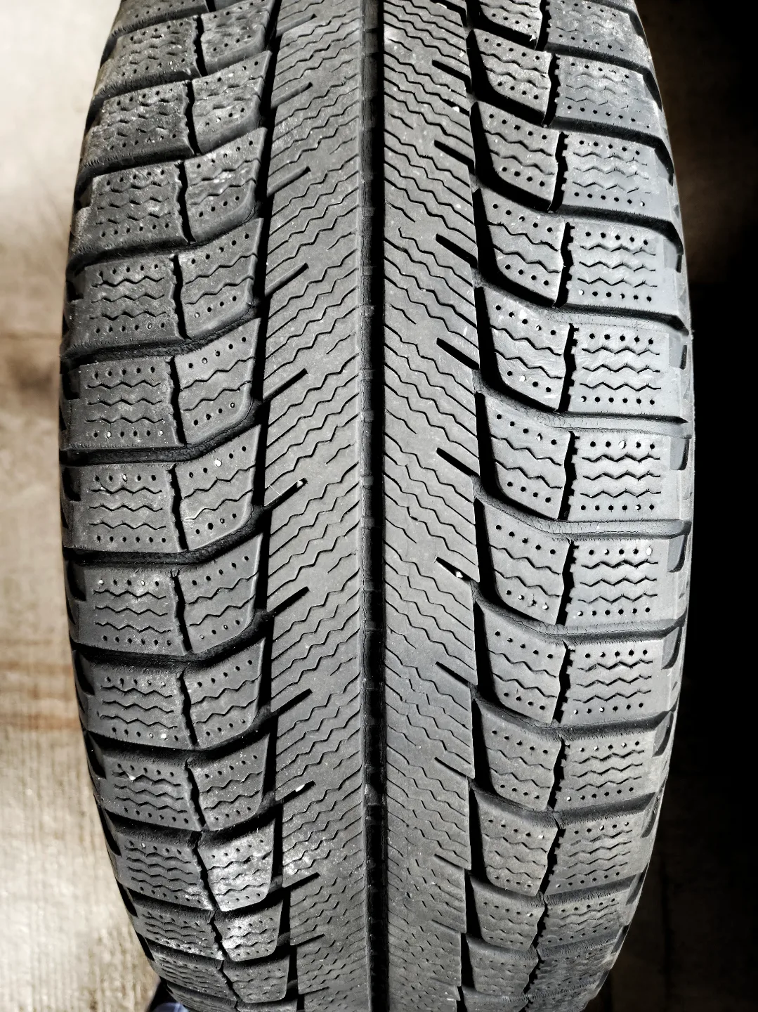 Used Honda Rims & Winter Tires (215/65/R16) off a 2005 CR-V image indicator(9)