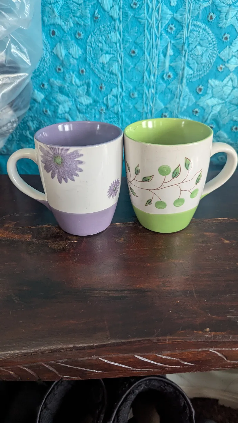 #freecycle Set of Two floral Mugs thumbnail