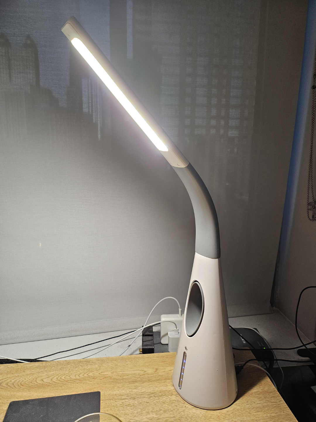 Desk lamp
