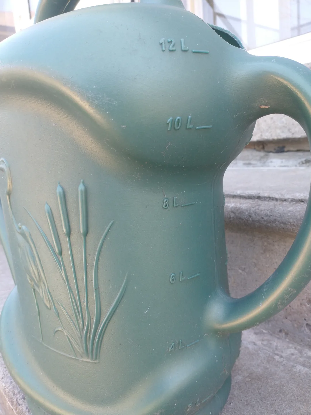 12L Green Plastic Watering Can with Heron Design image indicator(3)