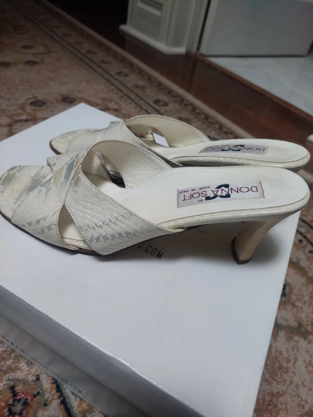 Donna Soft Italian Leather Slides - Size 39 #freecycle image indicator(3)