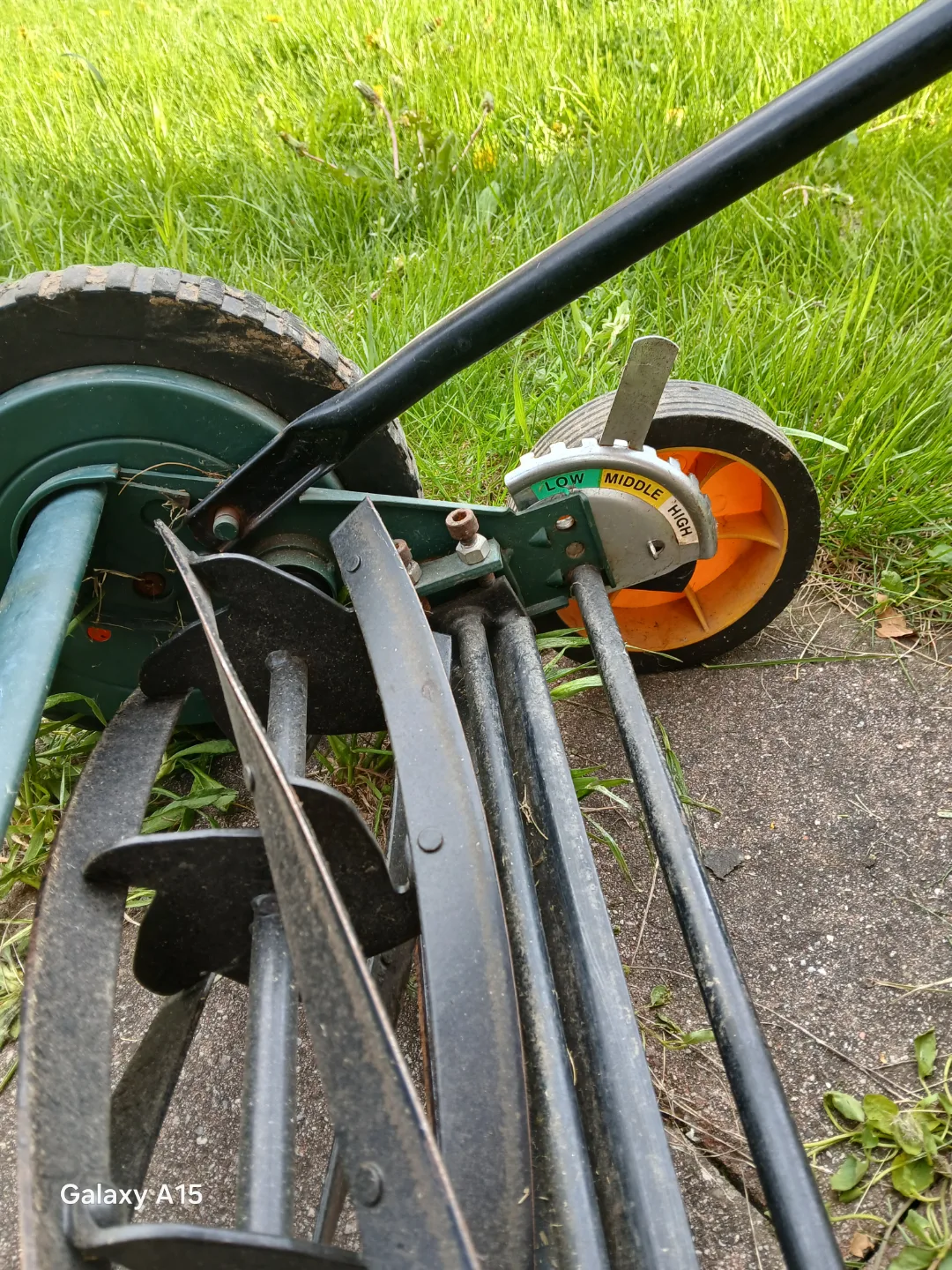 Yardworks push lawnmower. image indicator(2)