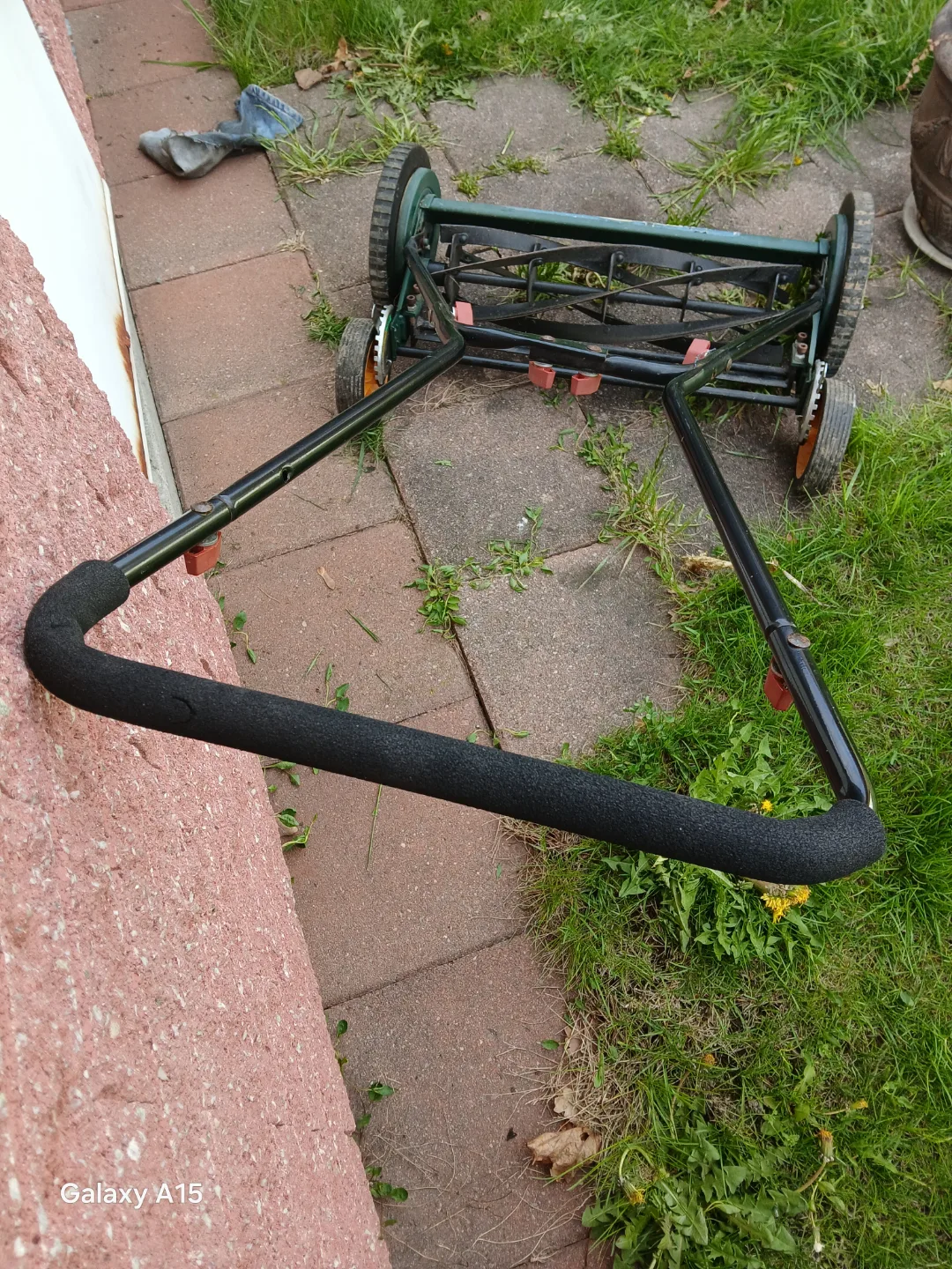 Yardworks push lawnmower. image indicator(4)