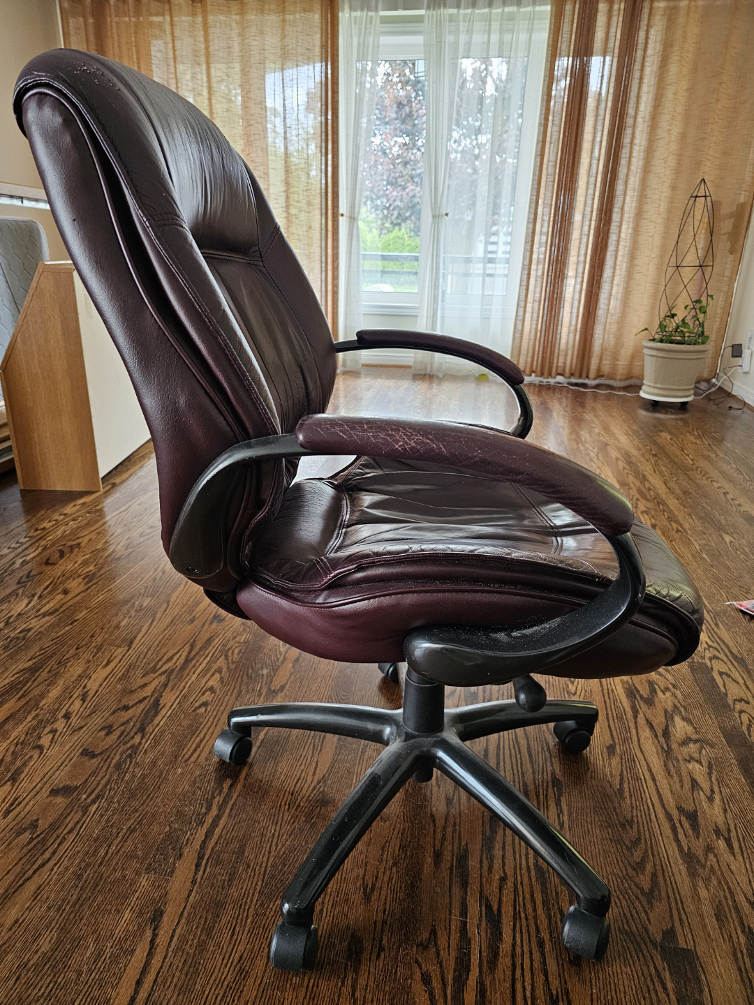 Executive Office Chair - photo 2